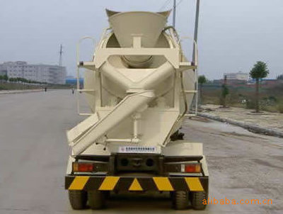 廣東干粉式混凝土攪拌車 東正品牌的卓越品質(zhì)與可靠運(yùn)輸解決方案