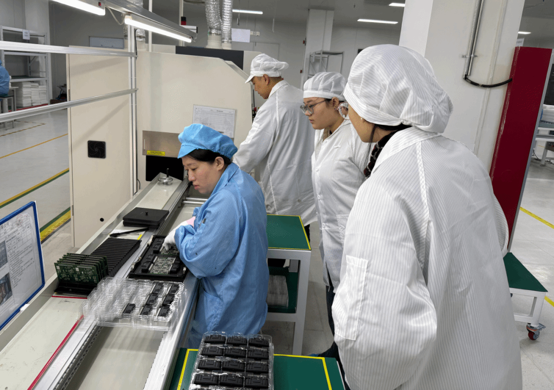 電氣工程系“智匠”機器人工程創新班師生赴河北科昕科技開展調研技術推廣